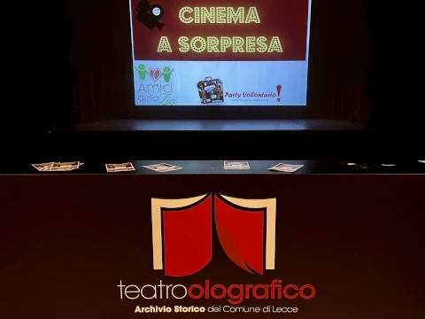 Schermo di proiezione Biblioteca OgniBene, Lecce